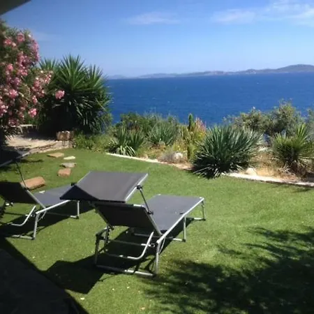 Holiday home Pieds Dans L'eau Face Porquerolles & Piscine